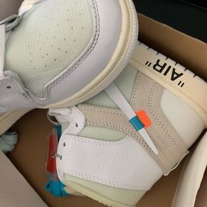 Jordan 1 off whites 8.5 men